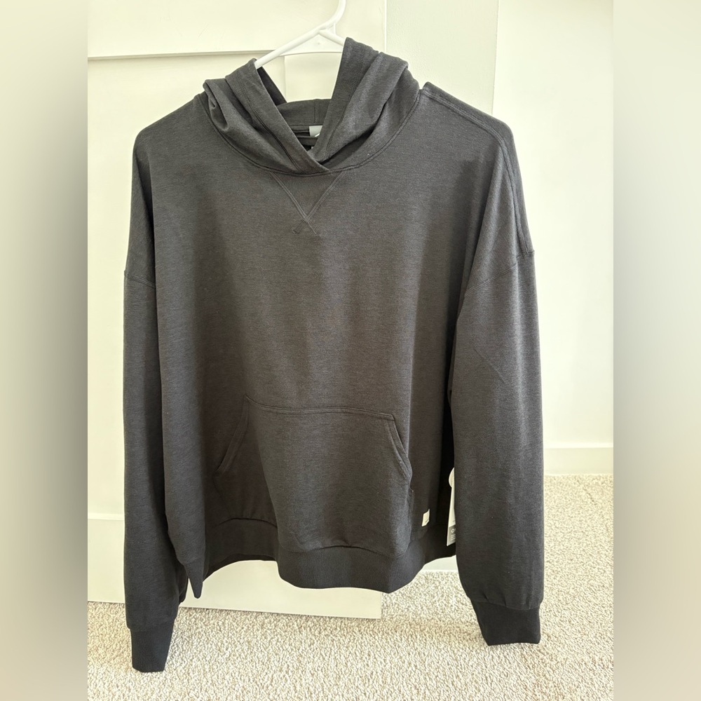 Vuori women's size large, Halo modern pullover hoodie, color is black Heather